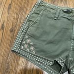 Driftwood  Connie Shorts Womens 26 Green Floral Embroidered Pockets Photo 11