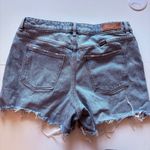 Wrangler ‎ Mid-Rise Vintage Denim Shorts Frayed Hem Light Wash Blue Size 8 Photo 1
