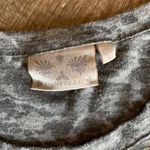 Dantelle Gray Metallic Gold Tribal Accent Tee Shirt Sz L Photo 4