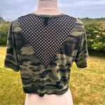 Forever 21 Women’s  cropped camouflage shirt Photo 8