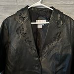 Black leather floral‎ trench coat VTG vintage Allison Woods beautiful detailing Size M Photo 1