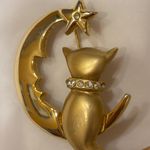 CAT AND MOON BROOCH WITH SMALL RHINESTONES GOLD TONED SHINY MOON MATTE CAT Photo 1