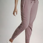 Athleta  Attitude Pant Ruched Jogger Mauve Yoga Dance Travel Gym Womens Sz 14 Photo 0