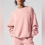 Alo Yoga NWT Accolade Crew Neck Pullover Sweatshirt Pink Quartz Size M SOLD OUT Photo 0