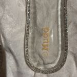 Mudd SLIDE/SANDALS CLEAR CRYSTAL EMBELLISHMENT SILVER SPARKLE TRIM
FUN & STYLISH Photo 9