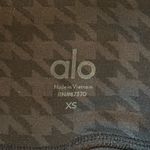 Alo Yoga Alo Black & Gray High Rise Houndstooth Legging - size XS Photo 3