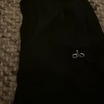 Alo Yoga Shorts Photo 1