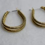 Source Unknown Vintage 60's Twisted Geo Oval Double Gold Tone Hoop Earrings Photo 1
