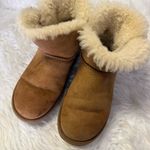 UGG  Australia Bailey Button Short Boots – Chestnut – Size 5 Women’s Photo 4