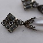 Unique Vintage Art Deco Vintage Clear Rhinestone Faux Teardrop Pearl Silver Tone Post Earrings Photo 2