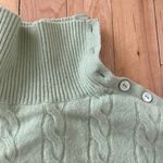 Neiman Marcus Light Green Cashmere Sweater Photo 2
