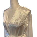 Vintage Cinema Etoile Women's White Floral Embroidered Satin Robe M Size M Photo 1