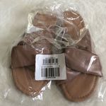 Old Navy New  padded soft twist flat sandals, women size 7.5 Photo 8