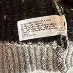 Universal Threads NWOT Grey Patterned Sweater Photo 5