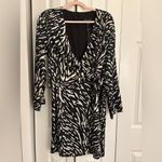 Donna Morgan Black & Ivory Wrap Dress – Size 10, NWT, $120 Retail Photo 3