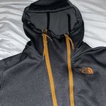 The North Face  Thatch Hoodie. Photo 2