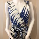 Banana Republic Blue and White Geometric Patterned Wrap Dress SZ 10P Photo 2