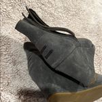 Toms Desert Wedge Bootie Boots Gray Suede Womens Size 8.5 Photo 11