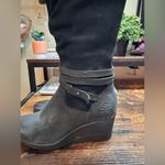 UGG  Lesley Tall Leather Wedge Boots. Black Size 6 Photo 9