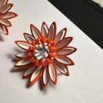 Trifari Vintage Crown Enamel Flower White & Orange Gold Tone Clip On Earrings Photo 3