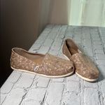 Toms  Women's Metallic Tan and Copper Gold Leaf Pattern slip on Flats size 5.5 Photo 15