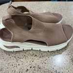 Skechers Women's Arch Fit City Catch Sandals Size 9 EUC Photo 3