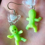 Handmade Kawaii y2k funny funky style neon green baby & butterfly dangle earrings💚👶🦋🌀 Photo 2