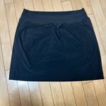Athleta  Brookline Mid Rise Skort Golf Tennis Active Skirt - size 8 Black Photo 4