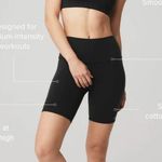Alo Yoga ALO 7" High-Waist Biker Short - Black Photo 4