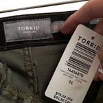 Torrid Camo Sky High Cropped Twill Skinny Military Pants Women’s 16 Army Green Photo 5