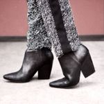 Vince Camuto ✨Pattern Print Tie Waist Track Pants
✨ Photo 5