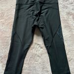 Athleta  Crocodile‎ Stealth Trucool Capri Black Gray Crop Legging Women’s Size L Photo 2
