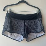 Lululemon Speed Up Short 4-way Stretch 2.5” Sz 6 Freckle Flower Black White Photo 2