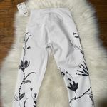 Athleta New White & Black Floral Design Athletic Leggings size XXS  Elation Wildflower Tight Legging Photo 8