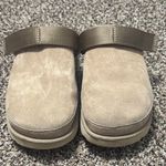 UGG  Women’s Goldenstar Clogs Photo 0