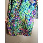 Lilly Pulitzer  Carol Shift Dress in Multi Hot Spot Island 50+ UPF Satin Size  8 Photo 3