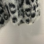 Jaclyn Smith  gray leopard open cardigan Photo 4
