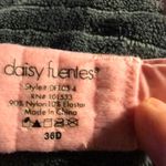 Daisy Fuentes  Pink Bra 36D Photo 3