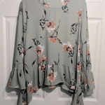 Gibson  Women’s Gray Floral Scoop-Neck Bell-Sleeve  Top -  Size Large Photo 0