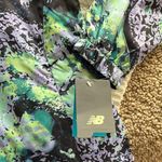 New Balance nwt //  watercolor splatter water resistant jacket Photo 8