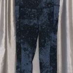 Old Navy Women’s L Black Blue Tie Dye Galaxy Leggings Capri Photo 3