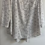 Jaclyn Smith Size XL patterned blouse with a zipper detail at the neckline Photo 2