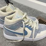 Jordan Nike  1 Mid Photo 0