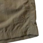 The North Face 11-15 Beige Outdoor Breathable Cargo Shorts Women Size 6 Photo 2