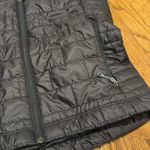 Patagonia NWT  women's nano puff Black Quilted Vest LOGO IN FRONT size M Photo 4