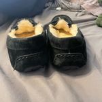 UGG  Women's Suki Moccasin Black Fleece-Lined Slippers size 5 Photo 3