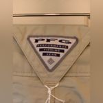 Columbia Performance Fishing Gear Women's Tan Shorts. Size Photo 3