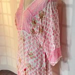 Top It Off White Pink V Photo 2