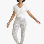 Vera Bradley NWT  Leggings in Citrus Paisley Gray. Women’s size L (12-14). Photo 8