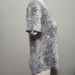 Buckle White Crow The Snakeskin V-Neck T-Shirt Gray Size Small Photo 3